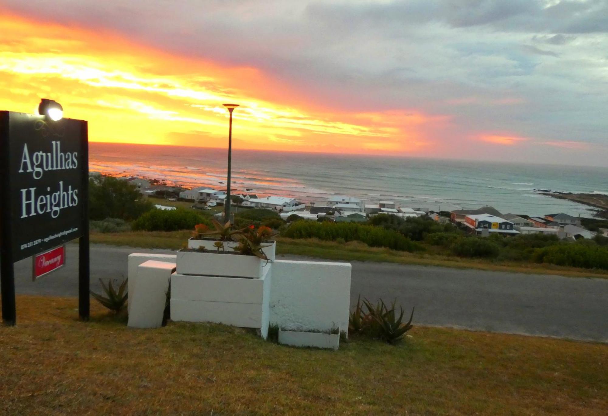 Agulhas Heights Self-Catering Cottages Buitenkant foto